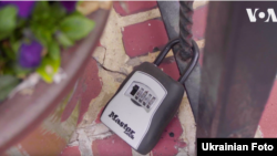 Lockbox for dog walkers