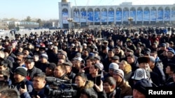 吉尔吉斯斯坦活动人士2019年1月17日聚集在首都比什凯克市中心的阿拉套广场举行抗议,呼吁当局将中国的非法移民驱逐回国。