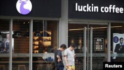 北京的一家瑞幸咖啡店 (2018年7月17日)