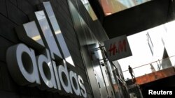 北京一家阿迪达斯专卖店(资料照)