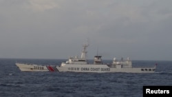 资料照- 图为日本海岸警卫队2015年拍摄的中国31239号海警船在东中国的尖阁诸岛(中国成为钓鱼岛)附近游弋。照片来自日本海岸警卫队。