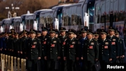 2025年3月4日全国人民代表大会开幕前一天,军事代表抵达北京。