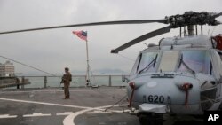 Tư liệu- Máy bay trực thăng trên tàu USS Blue Ridge trong một chuyến viếng thăm cảng Hong Kong ngày 20 tháng 04 năm 2019.