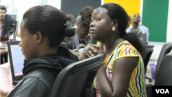 아랍에미리트 정부 관료들이 두바이 에미리트타워에서 열린 '무함마드 빈 라시드 알막툼 글로벌 계획' 런칭 행사에 참석했다.