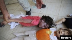 活动人士称,8月21日在大马士革郊区死于毒气袭击的儿童的遗体