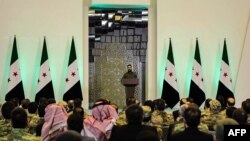 叙利亚新当局1月29日表示,在长期统治者阿萨德被推翻后掌权的沙拉被任命为临时总统,负责组建过渡立法机构。叙利亚官方通讯社发布的照片显示沙拉在大马士革发表演说。