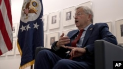 美国驻华大使布兰斯塔德在北京的美国大使馆内接受媒体采访。(2020年9月29日)