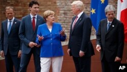 七国峰会领导人。左起:欧洲委员会主席让-克洛德·容克,加拿大总理贾斯汀·特鲁多,德国总理默克尔,美国总统川普,和意大利总理保罗·真蒂洛尼
