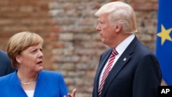 在意大利参加七国峰会的默克尔总理和川普总统。(2017年5月26日)
