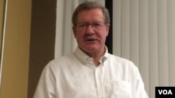 格雷格.奥斯汀,在纽约演讲中国网络间谍问题。(美国之音方冰拍摄)