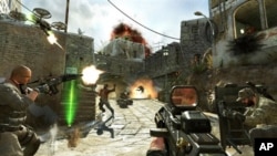 电玩游戏“使命召唤:黑色行动II”中显示的士兵在也门街头与恐怖分子作战的图像。
