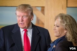 西部片传奇明星约翰·韦恩的女儿爱莎表示支持川普参选总统。(美国之音记者方正拍摄)