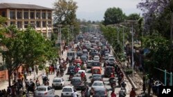 Рух на вулиці в Катманду після землетрусу у вівторок