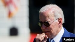 资料照片:2022年8月9日,美国总统拜登在华盛顿签署《2022年芯片与科学法案》。(路透社照片)