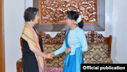 ကုလသမဂ္ဂရဲ့ မြန်မာနိုင်ငံဆိုင်ရာအထူးကိုယ်စားလှယ်ဒေါက်တာယန်ဟီးလီ နဲ့ ဒေါ်အောင်ဆန်းစုကြည်