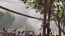 သာကေတမှာ မျက်ရည်ယိုဗုံးသုံးကာ လူစုခွဲ သာကေတမှာ မျက်ရည်ယိုဗုံးသုံးကာ လူစုခွဲ