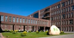 2015年709事件发生后,包卓轩被辗转送到乌兰浩特的亲戚家,就读乌兰浩特市一中。(资料照,乌兰浩特市一中网页)