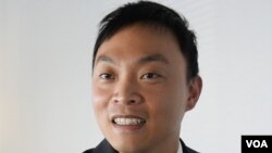 胡树伟律师 (美国之音国符拍摄)