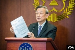 台湾法务部次长陈明堂宣布前总统陈水扁获准保外就医。(美国之音方正拍摄)