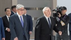 资料照片:哈萨克斯坦总统托卡耶夫(左)与前总统纳扎尔巴耶夫(右)。(2019年5月16日)