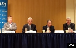 2016年4月28日,裴敏欣(左二)和沈大伟(右一)在美国全国民主基金会举行的研讨会上(美国之音记者林枫拍摄)