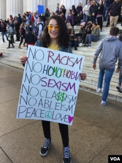 2018年美国华盛顿的女性大游行与集会参与者希望打破不平等,社会有更多包容。(美国之音扬之初拍摄)