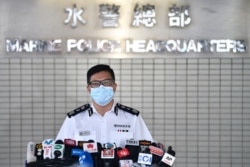 香港警务处处长邓炳强在水警总部对媒体讲话。(2020年8月27日)