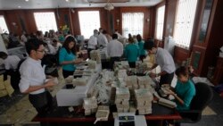 ဒေါ်လာဈေးနဲ့အတူ ကုန်ဈေးနှုန်း တက်ရိပ်ပြ ဒေါ်လာဈေးနဲ့အတူ ကုန်ဈေးနှုန်း တက်ရိပ်ပြ