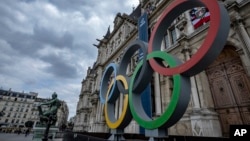 巴黎街头的奥林匹克五环标识 (2023年12月6日)