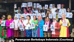 Perempuan Berkebaya Indonesia sedang mendorong gerakan “Kebaya Goes to School,” “Kebaya Goes to Campus,” dan “Kebaya Goes to Office.”
