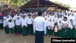 ကုတုပလောင် ရိုဟင်ဂျာ ဒုက္ခသည်စခန်းက စာသင်ကျောင်းတခု (ဓာတ်ပုံ - Refugees from Kutupalong )