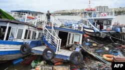 Hình ảnh tại một bến tàu sau khi bão Yagi tràn qua tỉnh Quảng Ninh.