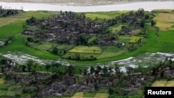 မောင်တောမြို့ အနီးက ရိုဟင်ဂျာ ကျေးရွာတွေမြင်ကွင်း။