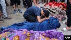 以色列攻击加沙一所学校至少打死80人。(2024年8月10日)