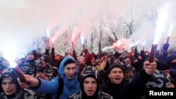 ယူကရိန်းရေတပ်ဘက်မှ ထောက်ခံသူများ Kiev မြို့ လွှတ်တော်ရှေ့တွင်ဆန္ဒပြနေပုံ၊ နိုဝင်ဘာ ၂၆၊ ၂၀၁၈။