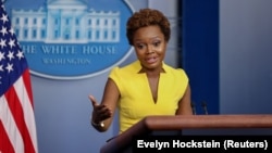 白宫首席副新闻秘书让-皮埃尔主持白宫记者会,写下历史。(2021年5月26日)