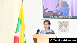 Prague မြို့တော်မှာ ပြုလုပ်တဲ့ ချက်-မြန်မာ စီးပွားရေးညီလာခံမှာ နိုင်ငံတော်အတိုင်ပင်ခံ မိန့်ခွန်းပြော