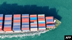 特朗普虽然没有在上任首日立即对国外加征关税,但他已表示最早可能于2月1日对加拿大和墨西哥征收25%关税,同时指示评估与中国的贸易现况。(法新社:2025年1月13日)