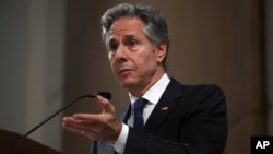 美国国务卿安东尼·布林肯2024年12月14日在约旦亚喀巴对媒体表示,美国一直与推翻叙利亚总统巴沙尔·阿萨德的叙利亚反政府武装组织保持直接接触。