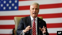 资料照片:美国国家安全顾问奥布莱恩在佛罗里达州的一个简报会上讲话(2020年7月10日)。