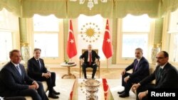 Президент Туреччини Таїп Ердоган, глава МЗС Хакан Фідан та очільник розвідки Ібрагім Калин зустрічаються з держсекретарем США Ентоні Блінкеном у Стамбулі, Туреччина, 6 січня 2024 року. Фото: Murat Cetinmuhurdar/офіс президента Туреччини/via Reuters
