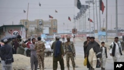 巴基斯坦准军事部队士兵在位于查曼的边境站岗。2017年3月20日