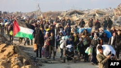 2025年1月27日,大批巴勒斯坦人从加沙地带南部穿过内扎里姆走廊进入加沙城。