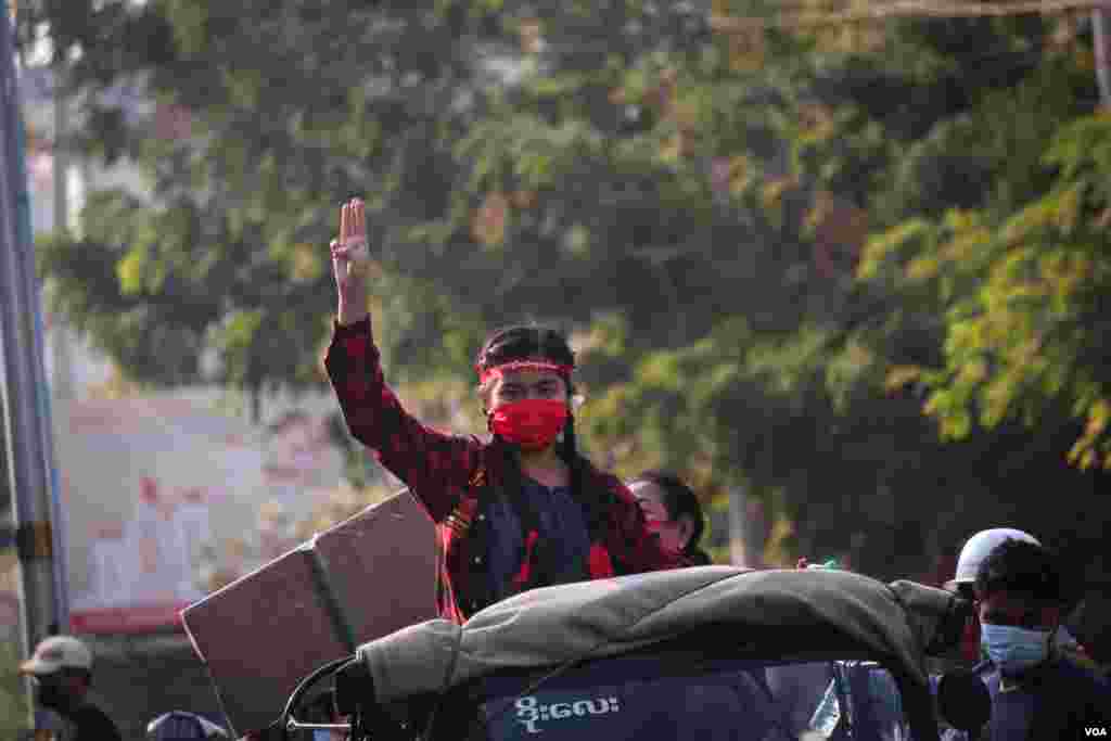 မန္တလေးမြို့က စစ်အာဏာသိမ်း ဆန့်ကျင်ဆန္ဒပြပွဲ မြင်ကွင်း။