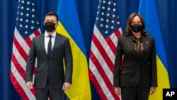 美国副总统哈里斯与乌克兰总统泽连斯基在慕尼黑举行双边会谈(2022年2月19日)