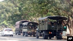 မြန်မာစစ်တပ်လုံခြုံရေးအဖွဲ့ဝင်များ။