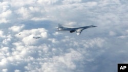 Два російських бомбардувальники Tupolev Tu-160 та британський RAF Typhoon, Шотландія, архівне фото 2018.