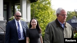 中国华为公司首席财务官孟晚舟周5月8日离开她在温哥华的家,就她可能被引渡到美国问题到加拿大的不列颠哥伦比亚法院出席问讯。