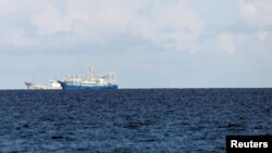 资料照:在有争议的南中国海上行驶的中国船只。(2017年4月21日)