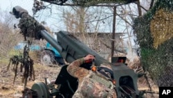 韩国国家情报院1月13日表示,朝鲜军队在俄罗斯的部署范围已扩展到库尔斯克地区。据估计,朝鲜军队的伤亡人数已超过3000人。